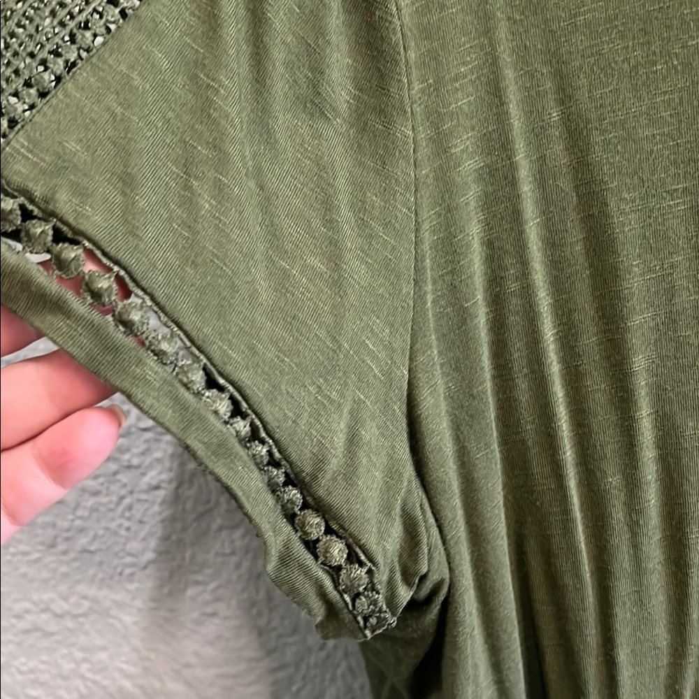 Avenue Army Green Relaxed Short Sleeve Blouse Eyelet size 18/20 - Picture 5 of 6